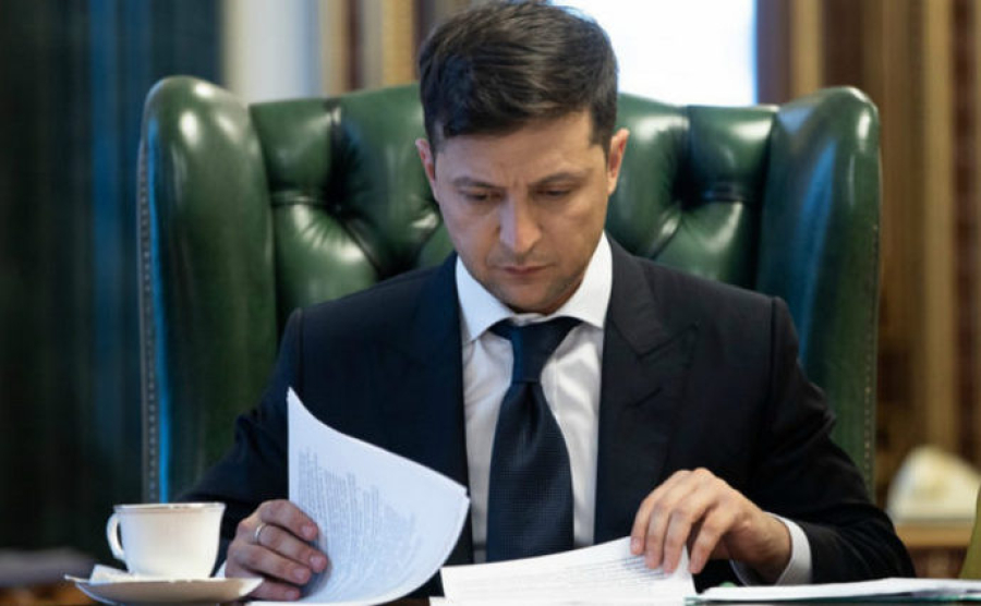 Як звичайна людина: відомо, яка зарплата в Зеленського в порівнянні зі світовими лідерами
