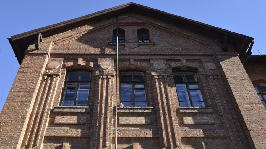 На Кіровоградщині російські військові пошкодили 11 закладів освіти