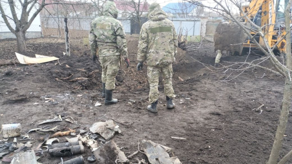 Наслідки ракетної атаки на Кіровоградщині. У дворі утворилась вирва завширшки чотири метри