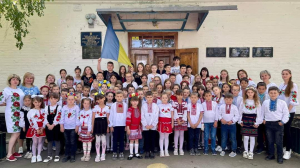 Вишиванку одягай - Україну прославляй!
