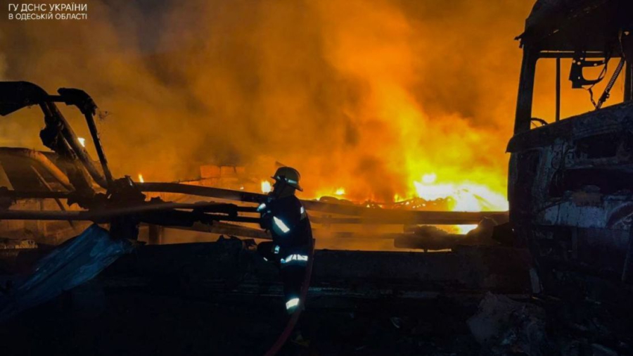 Вночі росіяни знову атакували Одещину, є влучання