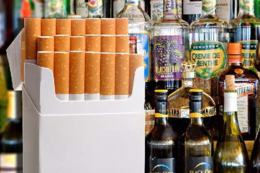 Держстат підрахував, як за рік змінилися ціни на алкоголь та цигарки