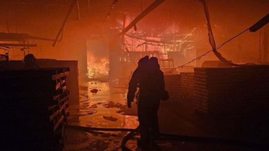 Знищено близько 300 тонн гумдопомоги: спливли нові подробиці наслідків удару РФ по Львову