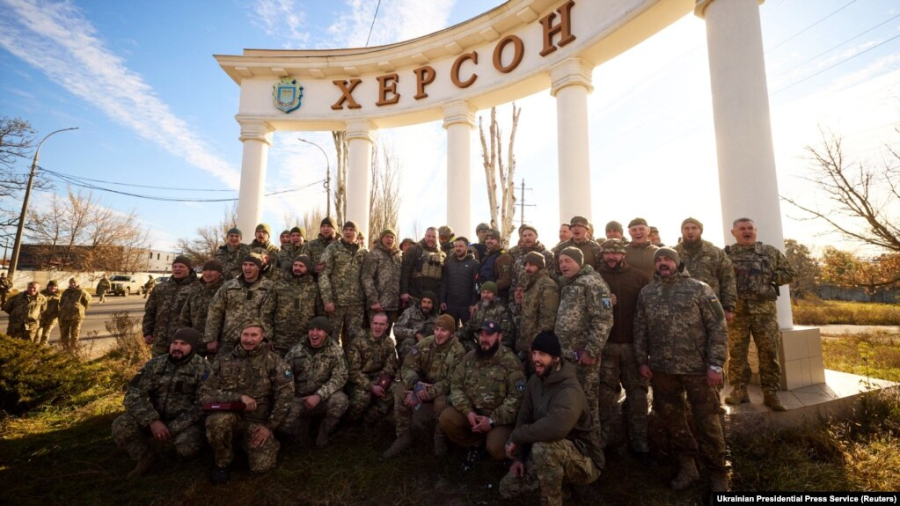 Київ готовий до миру, але для всієї території України – Зеленський у Херсоні